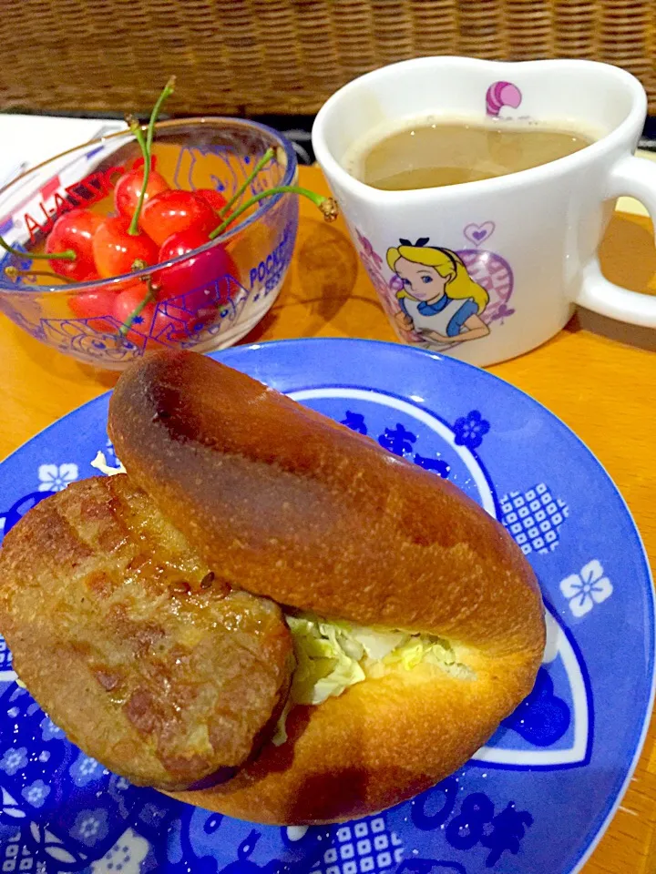 ハンバーガー🍔  さくらんぼ佐藤錦🍒 カフェオレ☕️|ch＊K*∀o(^^*)♪さん