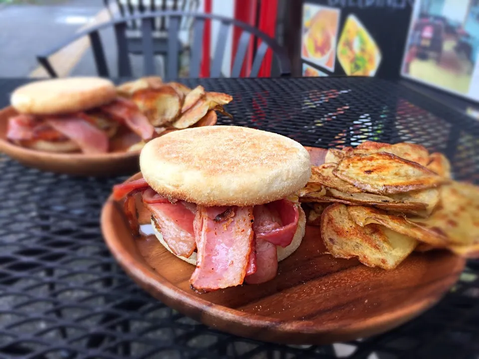 Chipotle queso quesadilla egg bacon muffin deluxe with griddle chips|Samuel Naylorさん