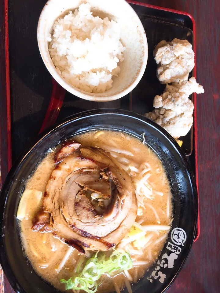 @茨城/江戸味噌ラーメン&ハーブの薫る鶏塩唐揚げセット ¥980|THE SUNSEAさん