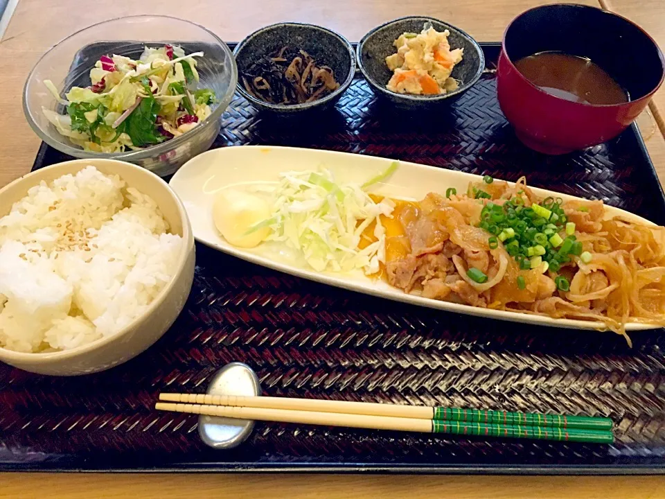 Snapdishの料理写真:豚の生姜焼き定食|chan mitsuさん