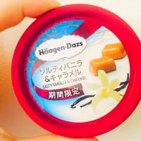 Snapdishの料理写真:HaagenDazs ソルティバニラ&キャラメル|ぷぷぷさん