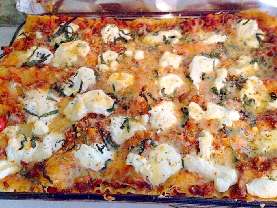 Baked Lasagne topped with fresh ricotta, basil, & oregano😍👍🏼|🌺IAnneさん