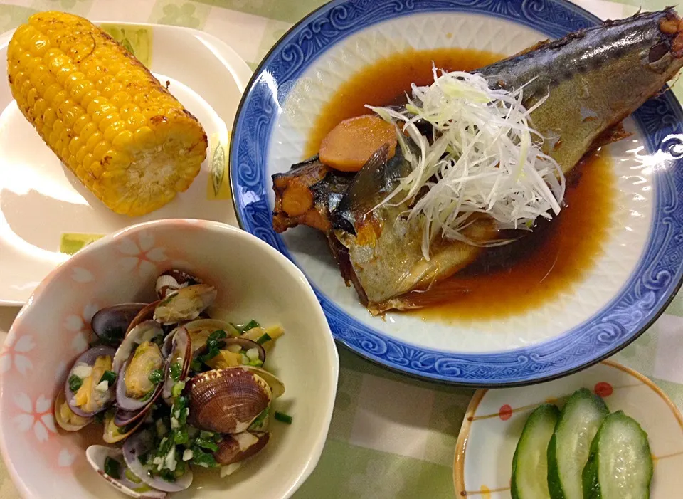 鯖の味噌煮、アサリの酒蒸し、焼きとうもろこし|もちもちさん