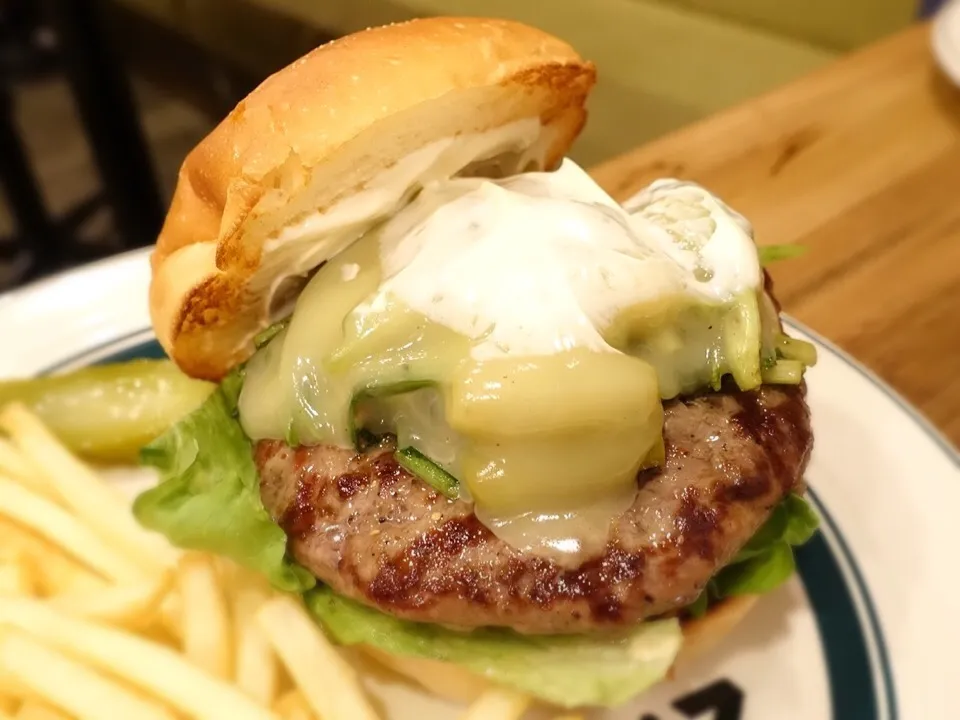 CRUZ BURGERS（クルズバーガーズ）でモッツァレラ・グリーン|ddr3rdmixさん