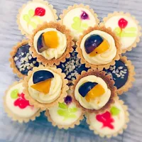 Snapdishの料理写真:tarts! 😍|Nanaradiha Jafriさん