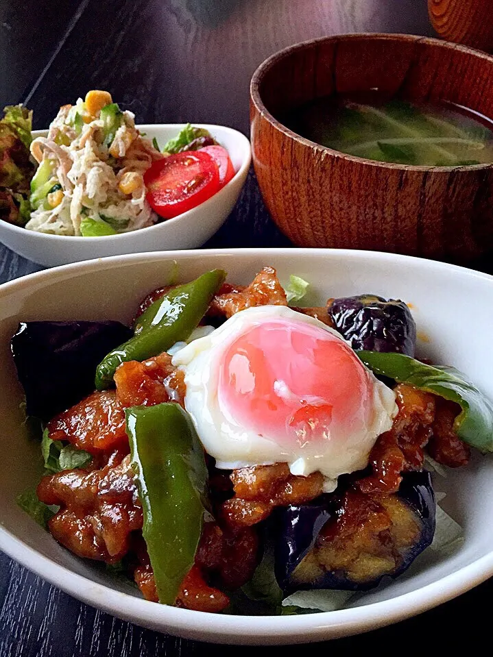 ⭐️豚肉とナスとピーマンのスタミナ丼
⭐️大根サラダ
⭐️モヤシと小松菜の味噌汁|よっちぃさん