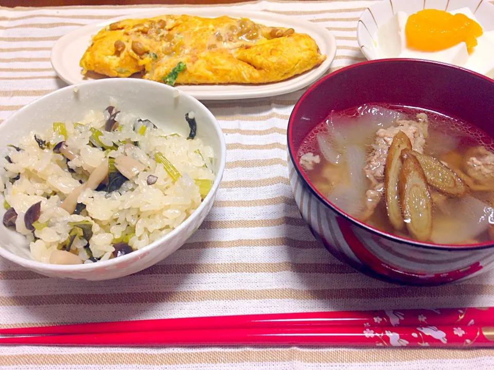 小松菜としめじの炊き込みご飯＊ごぼうと豚肉のほっこりスープ＊チーズと納豆の和風オムレツ＊牛乳のミルク寒天|anna☺︎さん