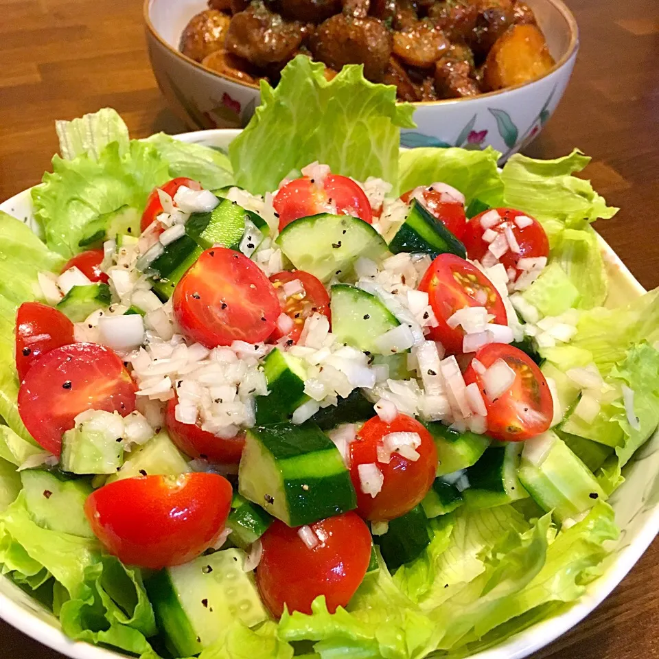 くららさんの料理 スプーンで食べる‼夏のトマト🍅ときゅうりのサラダ⭐|ゆうみん（4人の母ちゃん）さん