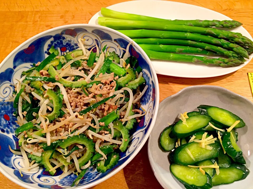 ゴーヤ ニラ モヤシ のひき肉炒め
即席胡瓜の浅漬け
茹でアスパラ|doc3387さん
