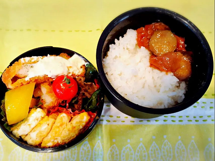 お弁当。ヒレカツとエビカツと牛ピーマン甘辛と出し巻きとパプリカマリネとご飯の上には梅ナス。|エリカさん