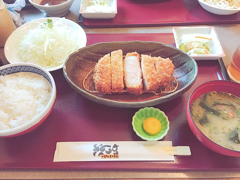 Snapdishの料理写真:厚切りロースカツ定食♡|ちゃ♡さん