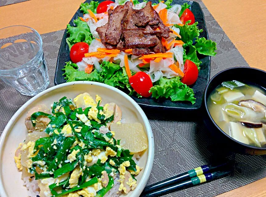 Snapdishの料理写真:大根高野豆腐鶏肉の煮物・ニラ玉とじ丼、牛タン人参大根のサラダ・ナンプラーレモン味、白ネギ豆腐の味噌汁|ねむねこさん