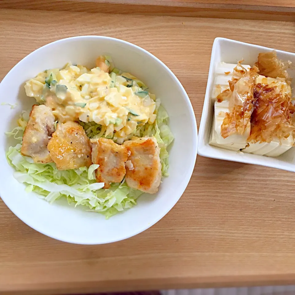 Snapdishの料理写真:揚げないチキン南蛮(風)丼と冷や奴|ふみさん