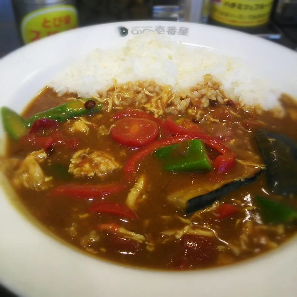 カレー曜日。チキンと夏野菜カレー。輪切り唐辛子が辛い(--;)|大石さん