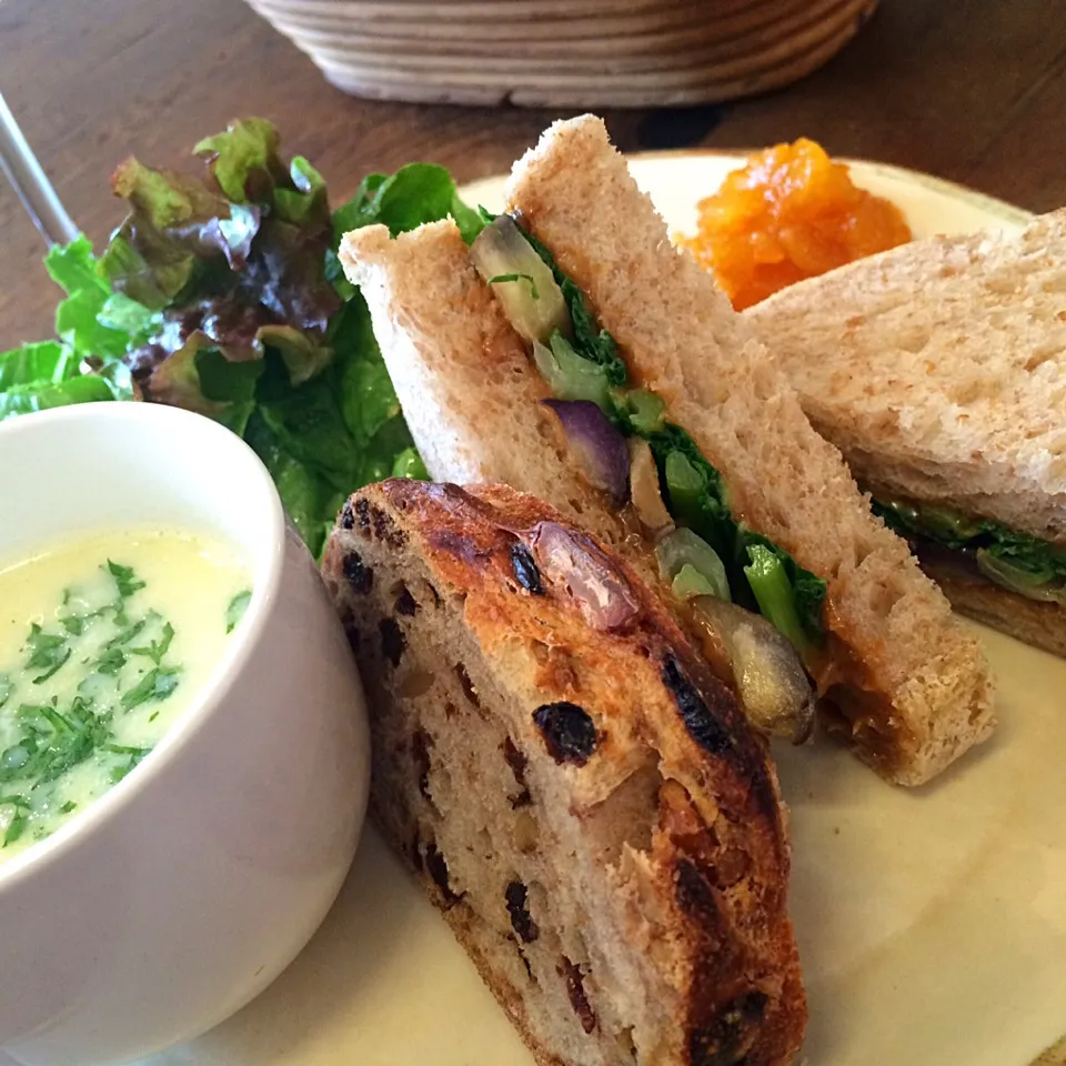 茄子と小松菜の胡麻味噌サンド&白菜ポタージュʕ-̼͡-ʔ🍞|七海さん