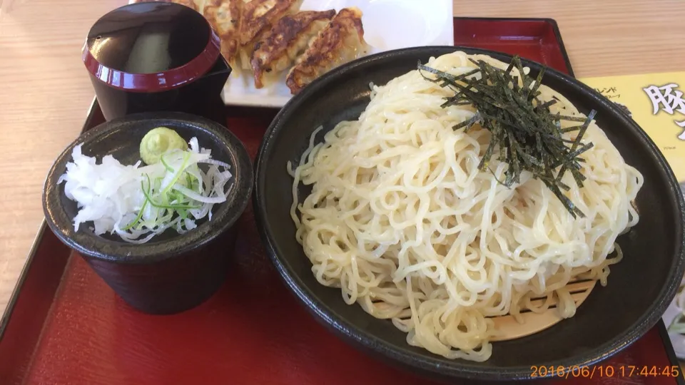 岡山、８番ラーメン・ザルラーメン|岩崎真造さん