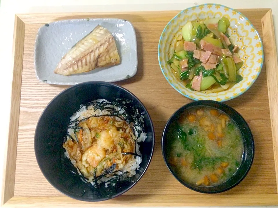 チンゲン菜とベーコン炒め、魚
(子供)かき揚げ丼|ちゃこさん