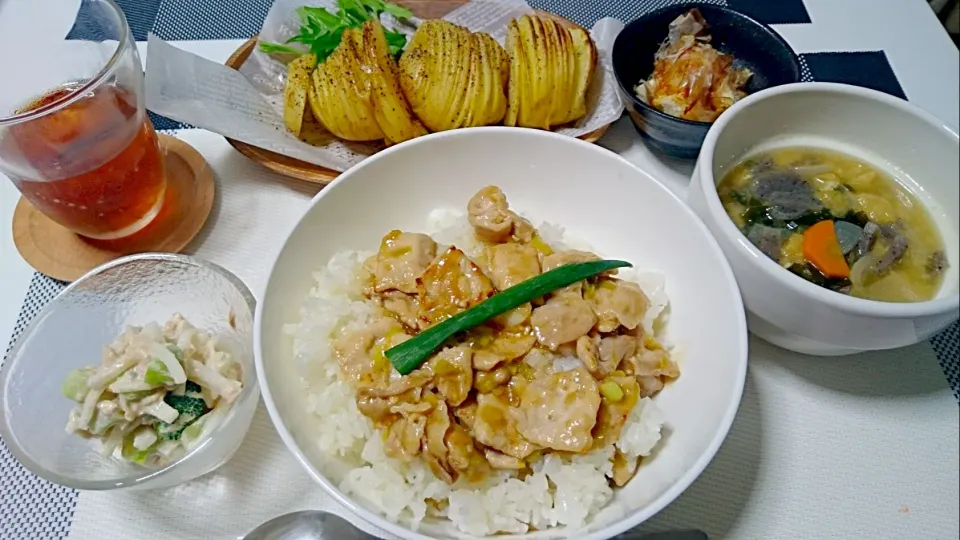 ねぎ塩豚丼(*´╰╯`*)


 #丼 #大根サラダ #サラダ #山芋たんざく #味噌汁 #ハッセルバックポテト #夕飯 #晩ごはん #彼ごはん #家飯|ひろみさん