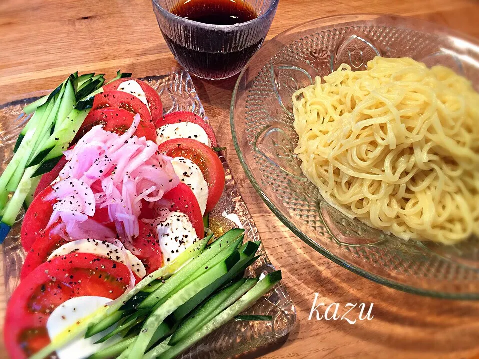 6/10 うちのご飯ŧ‹"((｡´ω`｡))ŧ‹"❤️暑〜い💦冷やしラーメン＆モッツァレラとトマトのサラダ❤️|kazu★さん