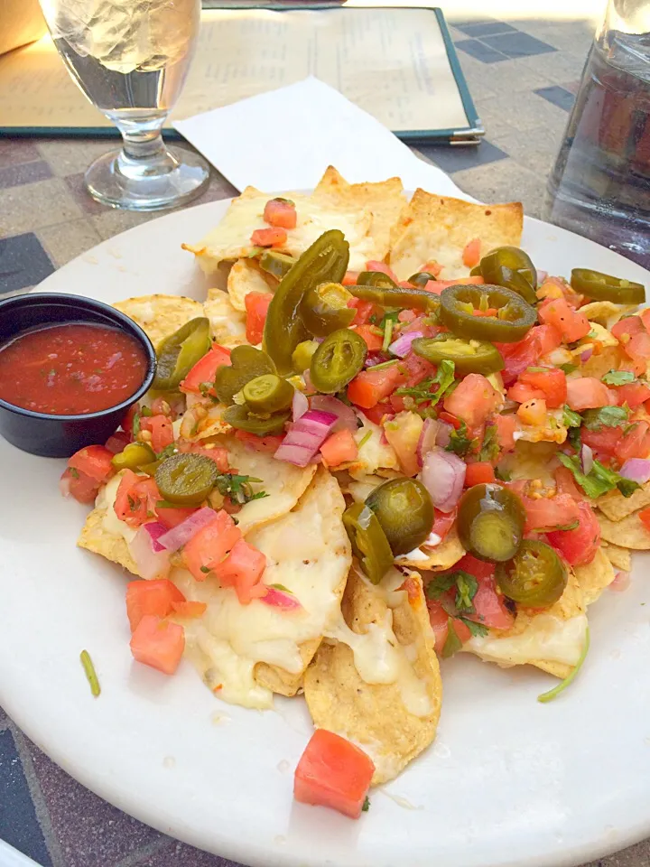 Nachos sans sour cream @ Bacchus, New Paltz, NY 06/10/16|Morcone Girlsさん