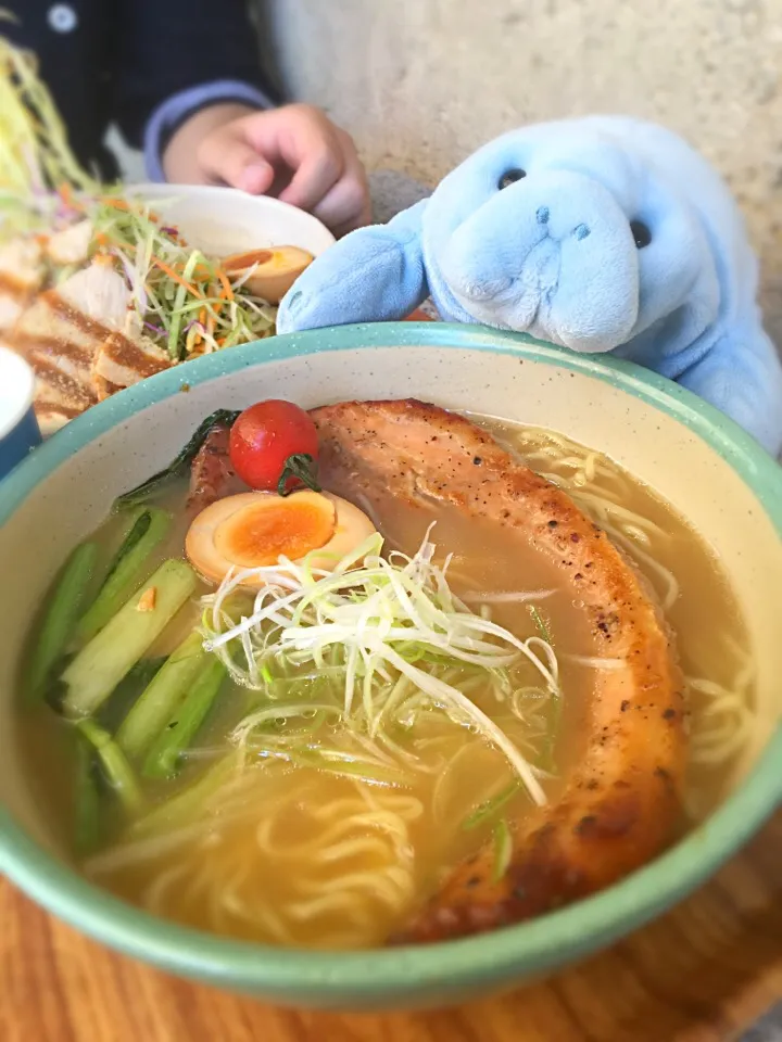 ブラックペッパー豚骨醤油麺|こさん