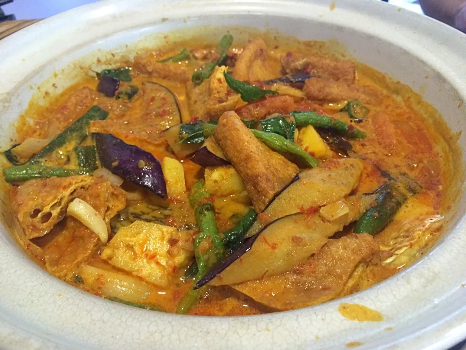 Fish head curry @ Old Airport Road Food Centre|Ong Sor Fernさん