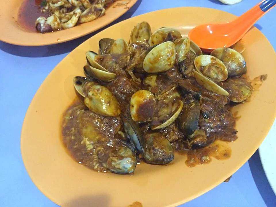 Sambal clams @ Old Airport Road Food Centre|Ong Sor Fernさん