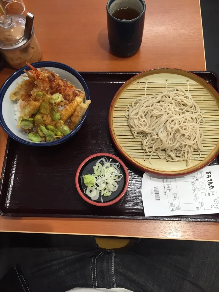 お昼は天丼|アクちゃんさん