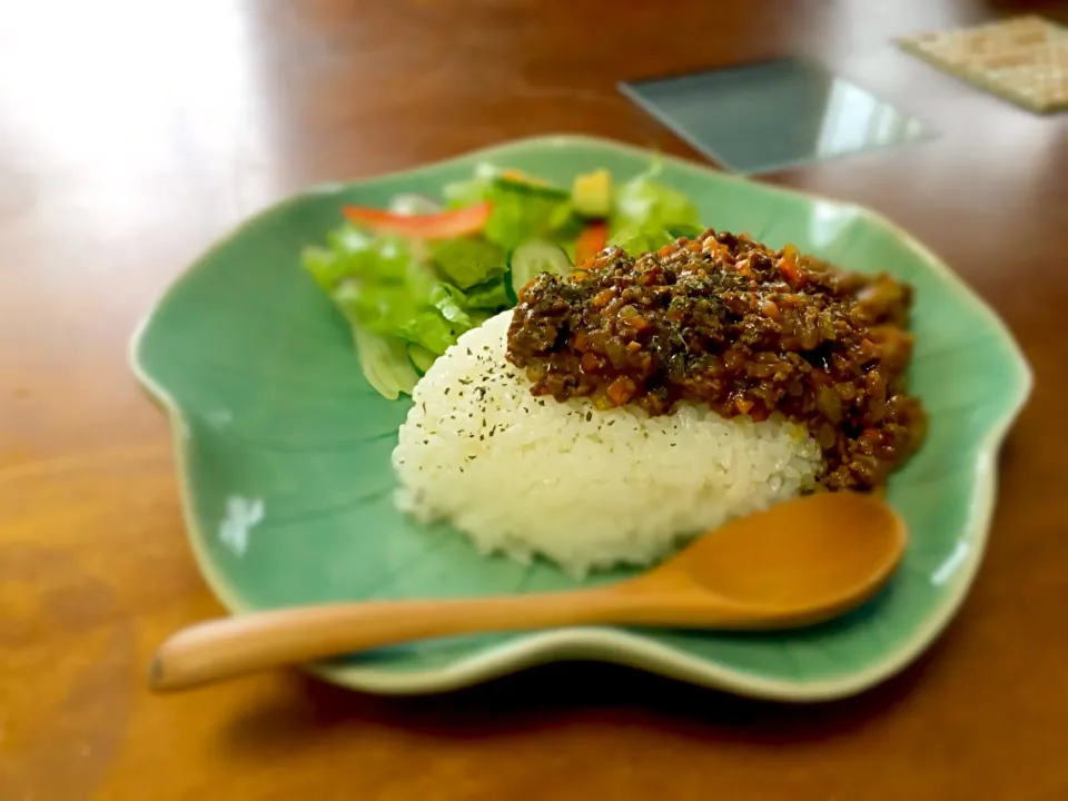 Snapdishの料理写真:ランチに食べるドライカレー👳🏽|Teppei  Urataさん