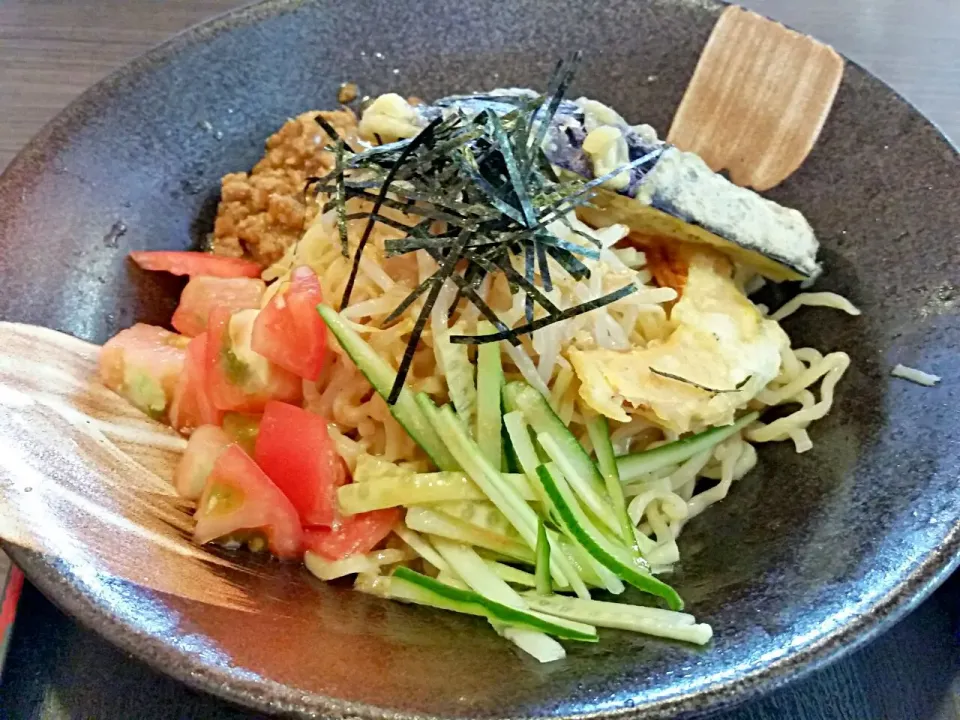 Snapdishの料理写真:肉味噌ごま冷やし麺|Morito Kamiyaさん