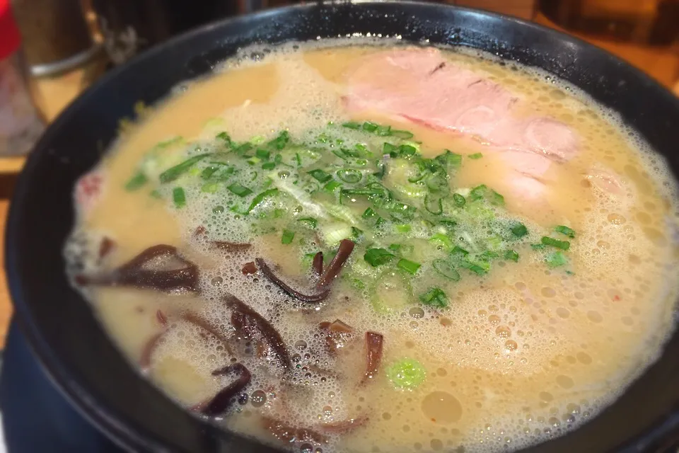 シンガポールでは味の落ちてしまうラーメン屋が多い中、本物の博多ラーメンを堪能しました。 ごちそうさま。|mae3さん