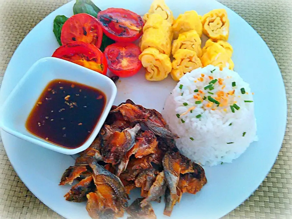 crispy dried fish meal|Tezu Ropezuさん