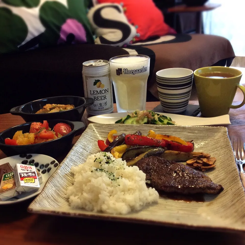 Snapdishの料理写真:オージーナチュラルビーフ友三角ステーキ、さんま缶とエリンギのチーズ焼き 2016.6.11|キラ姫さん