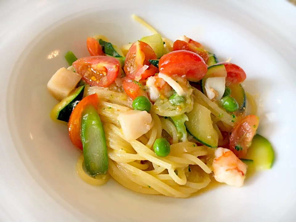 海の幸と季節野菜、ポロネギのスパゲッティ🇮🇹SPAGHETTI AI FRUTTI DI MARE CON VERDURE DI STAGIONE E PORRI|ゆうじ.さん