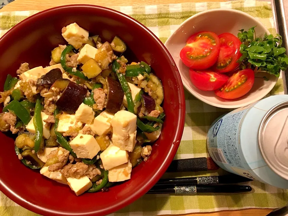 夜ごはん。ちゃちゃっと麻婆豆腐茄子ピーマン丼。|バナナ子さん