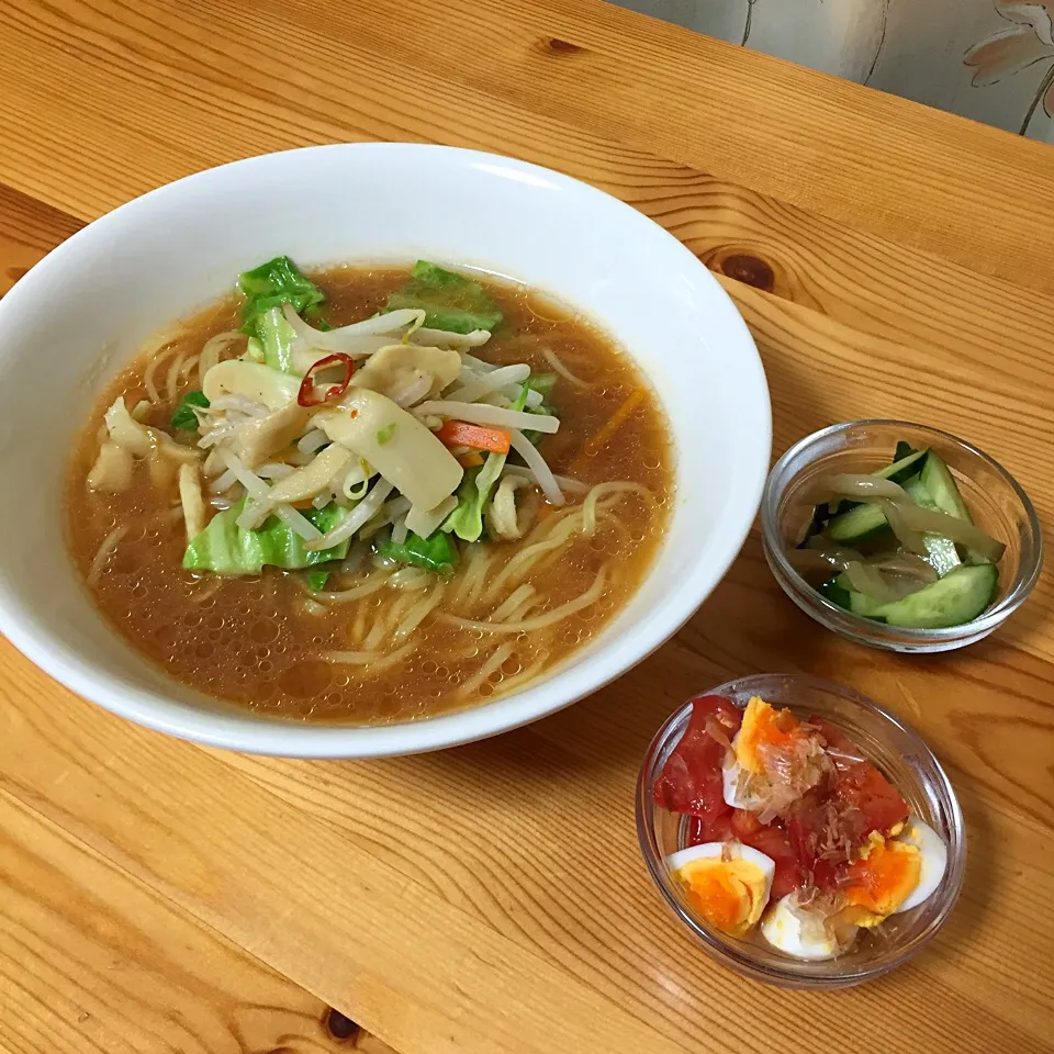 野菜味噌ラーメンと小さなおかず|sayaさん