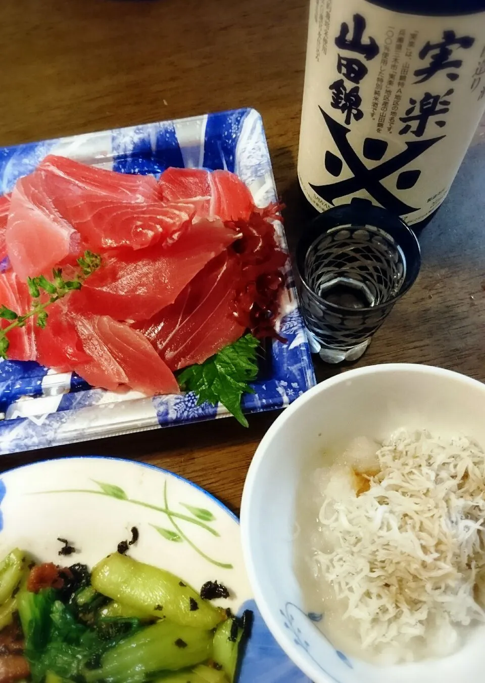 和☆お刺身としらす大根おろしで日本酒🍶|Yukariさん