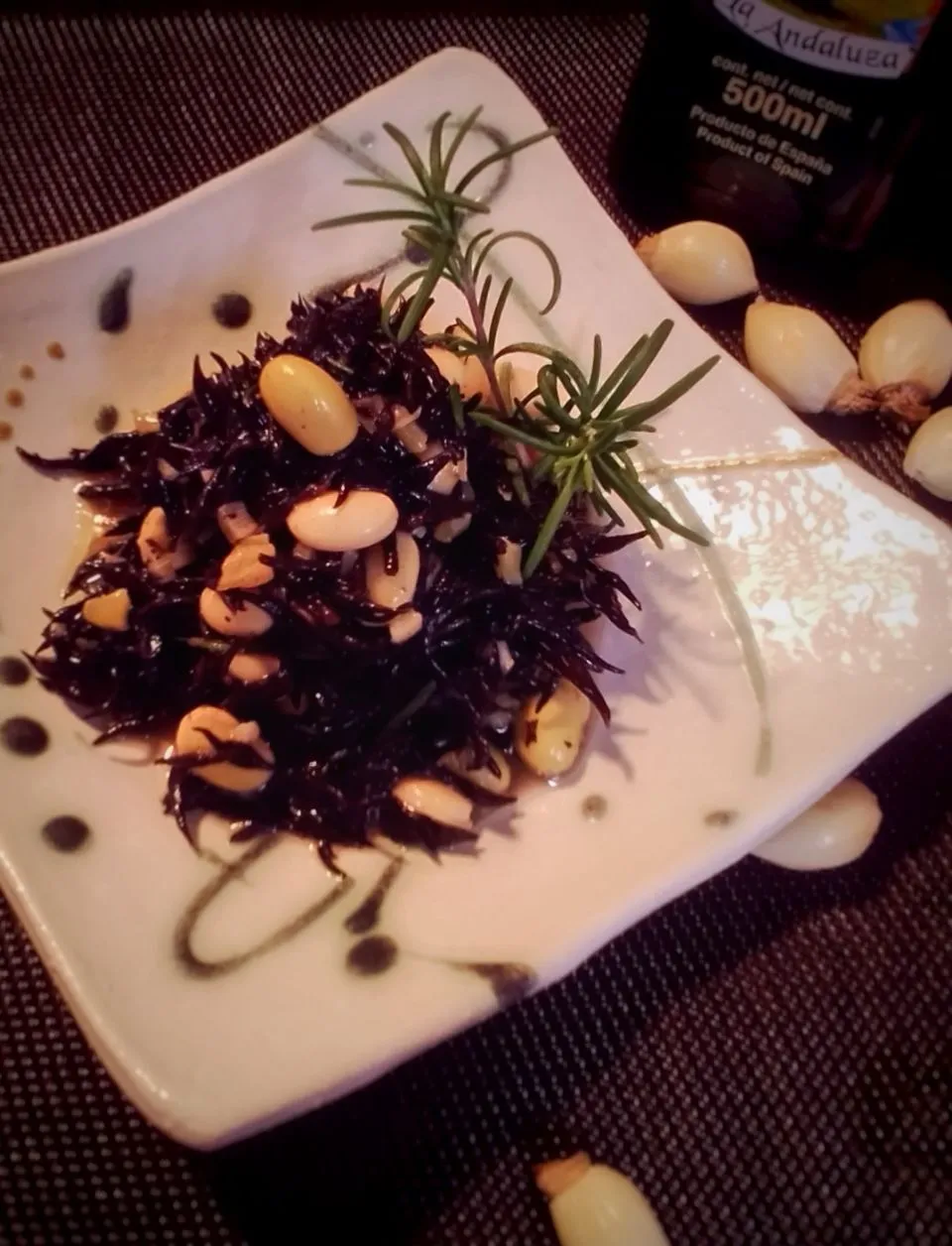 Snapdishの料理写真:OMさんの料理 Marine-plants“芽Hijiki” and roasted walnuts marinated salad(rosemary & garlic flavor)/ローズマリーとニンニク香る、芽ひじきとローストしたクルミのマリネサラダ|こいさんさん