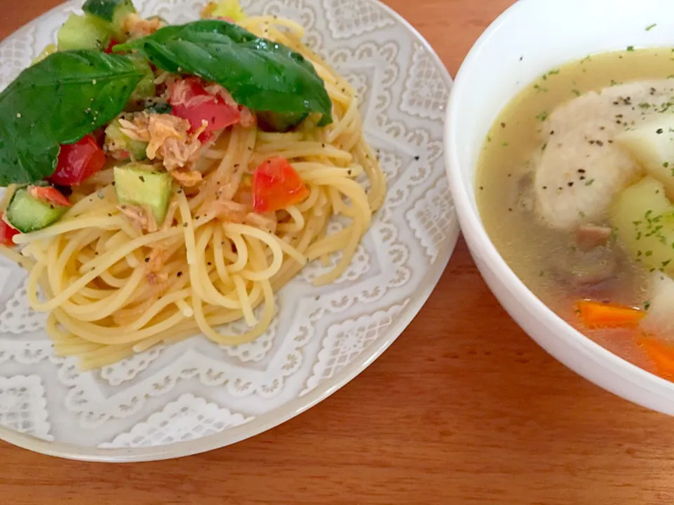 Snapdishの料理写真:ツナとトマトの冷製パスタと野菜と手羽先のスープ|mmmさん