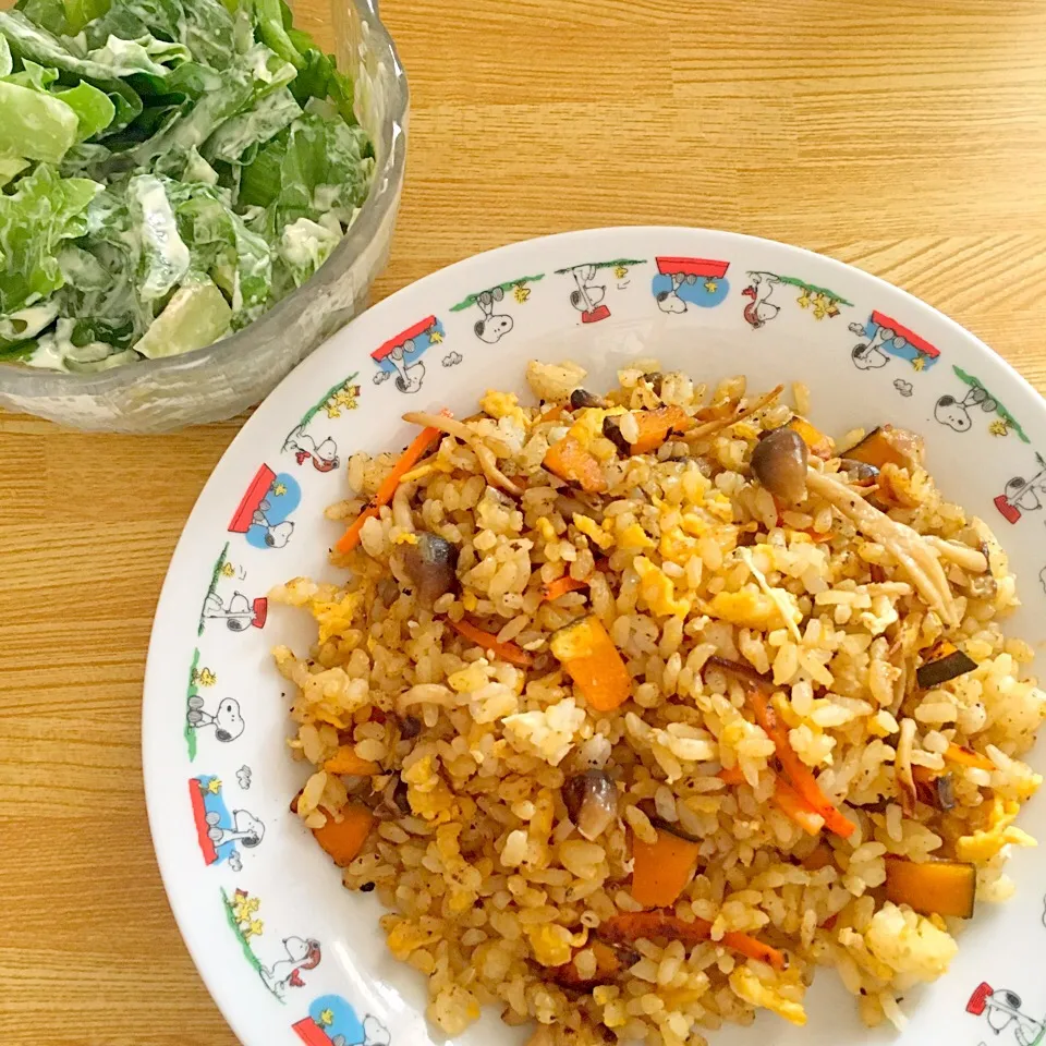 残り物で
炒飯とサラダ|あきえさん