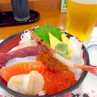 Snapdishの料理写真:ほんとは飲まないつもりだったのに〜これ見たらクラシック生〜って言ってしまった🍺中央卸売市場でお一人さまランチ💦💦