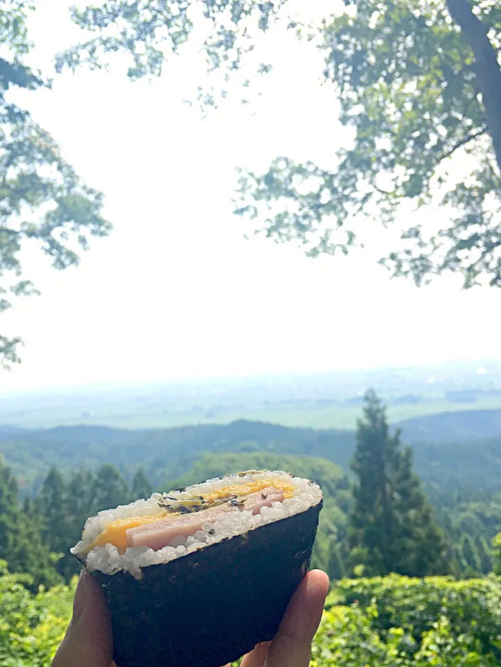 山頂とサンドおむすび🏔|Perritoさん