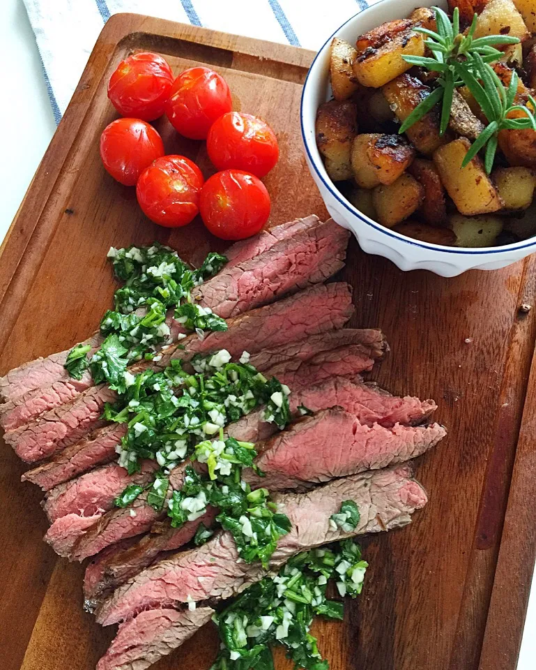 Grilled beef flank with a tangy chimichurri|12Dragonさん