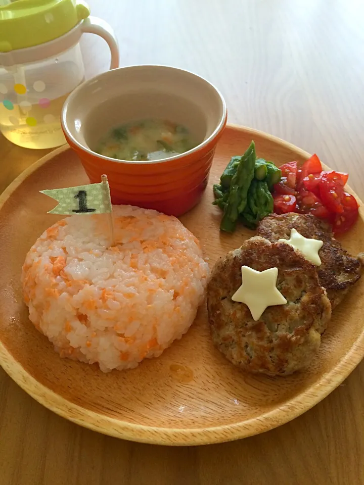 Snapdishの料理写真:離乳食後期
～6/12昼ごはん～
♡お誕生日祝いプレート♡
☆鮭混ぜご飯
☆チーズのせハンバーグ
☆プチトマト、アスパラ
☆コーンクリームシチュー
☆デザートに水切りヨーグルトフルーツケーキ(別写メ)|airi-nさん