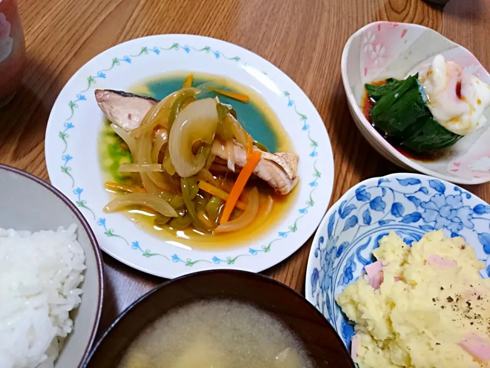 ・ワラサの甘酢あんかけ
・ニラのおひたし
・ポテトサラダ
・豆腐の味噌汁|ようかんさん