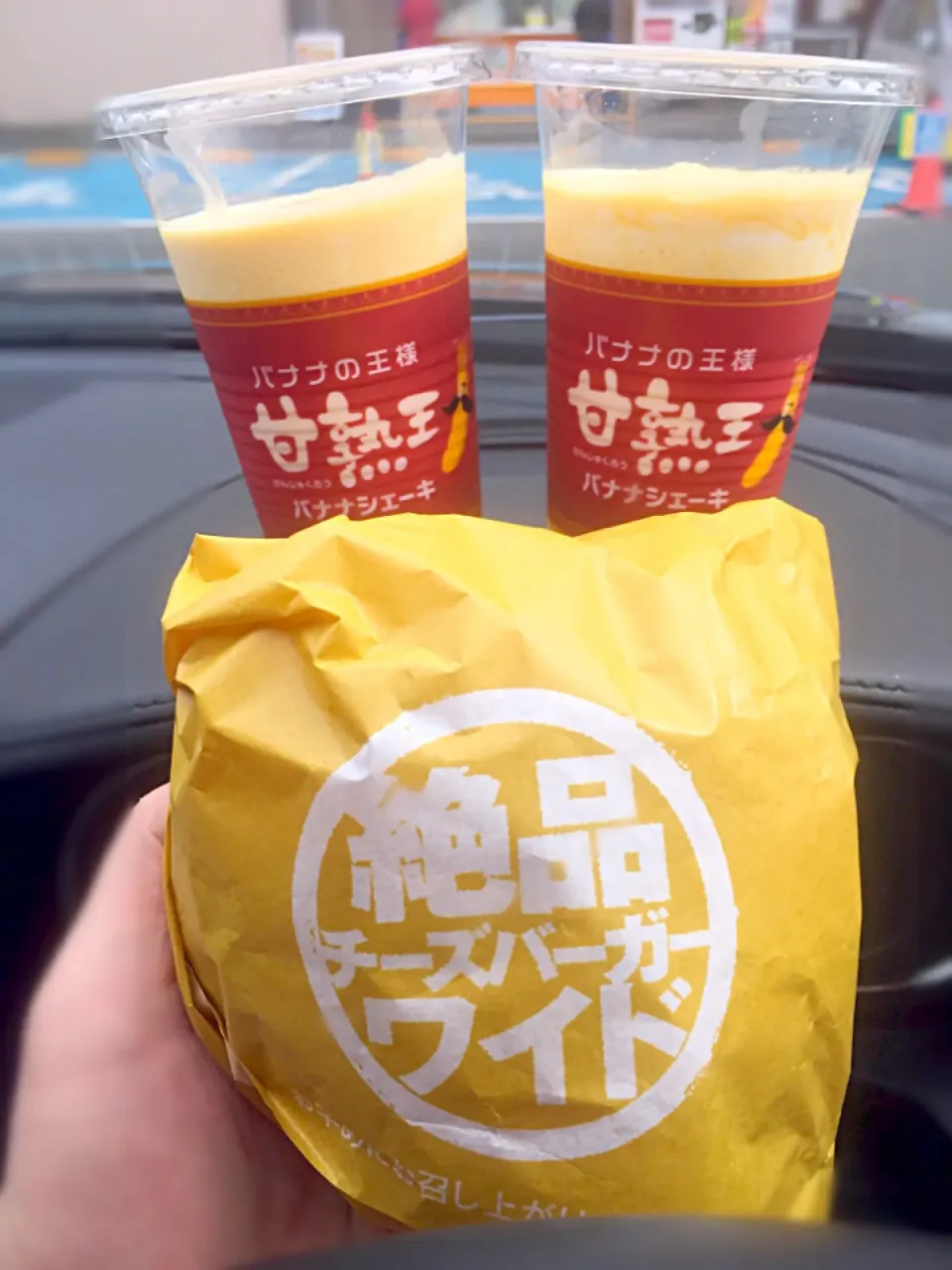 最近わ
胃袋がハンバーグを欲してると
言ってまふ…🍔|Satoshi Sakairiさん