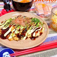 Snapdishの料理写真:豆腐のお好み焼き&豆腐の生ハム巻&豚汁|Akiko Yamauchiさん