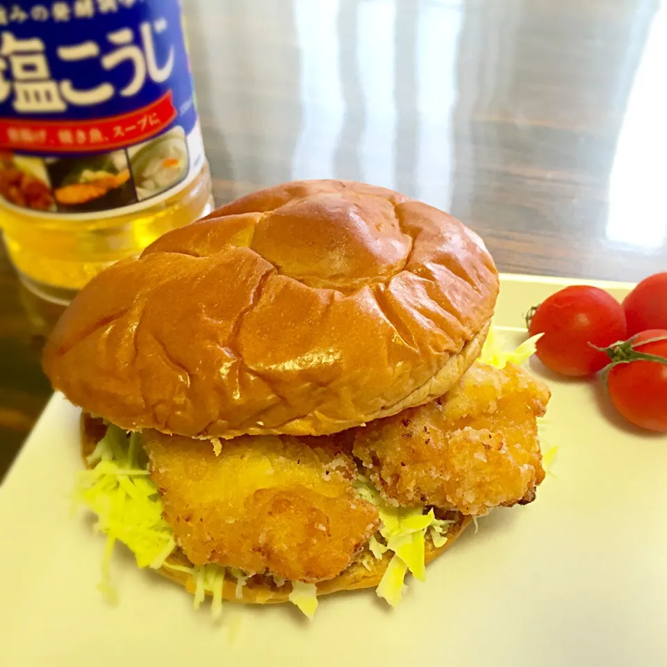 Snapdishの料理写真:Miki (^_−)−☆さんの料理 おろしチキン竜田サンド！
えきしおで柔らか〜食べやすいです✨|いしくん。（たまご王子🥚🐣🐥🐔）さん