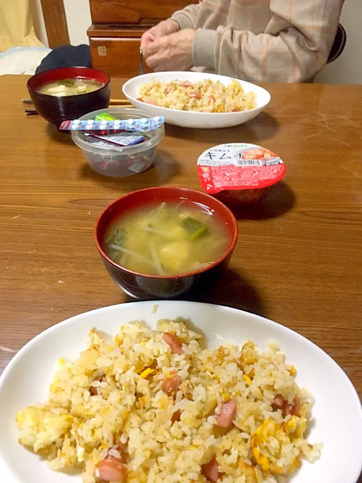 Snapdishの料理写真:残りご飯で炒飯|Tarou  Masayukiさん