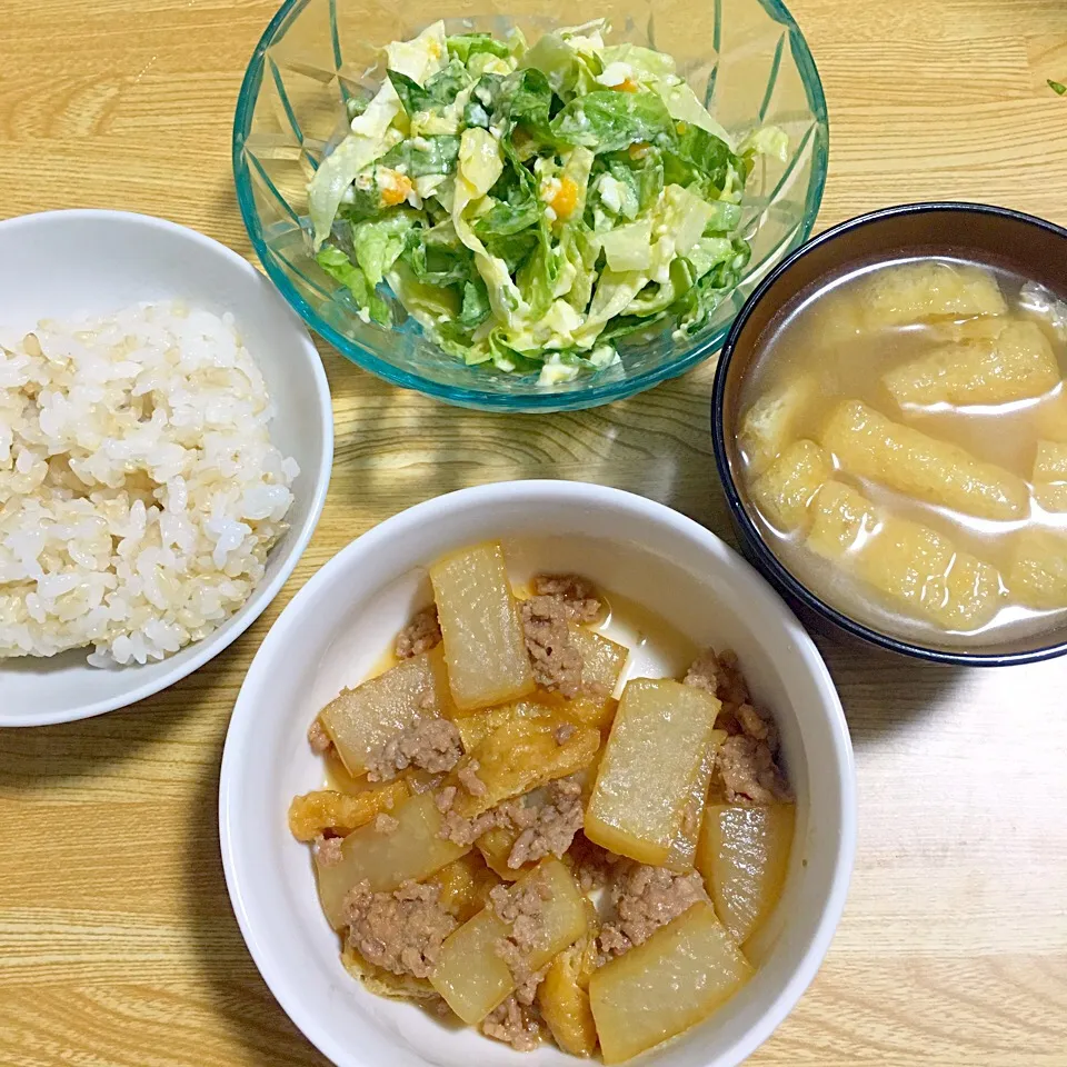 ご飯
たまごサラダ
油揚げのみそ汁
大根とそぼろの煮物|あきえさん